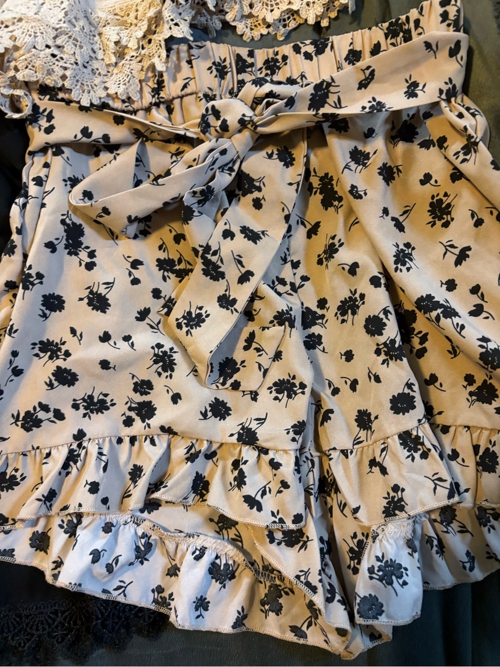 🔥SHEIN White, Khaki, Black, Brown, Floral Pink Paperbag Waist Shorts Bundle🔥 - Picture 3 of 5